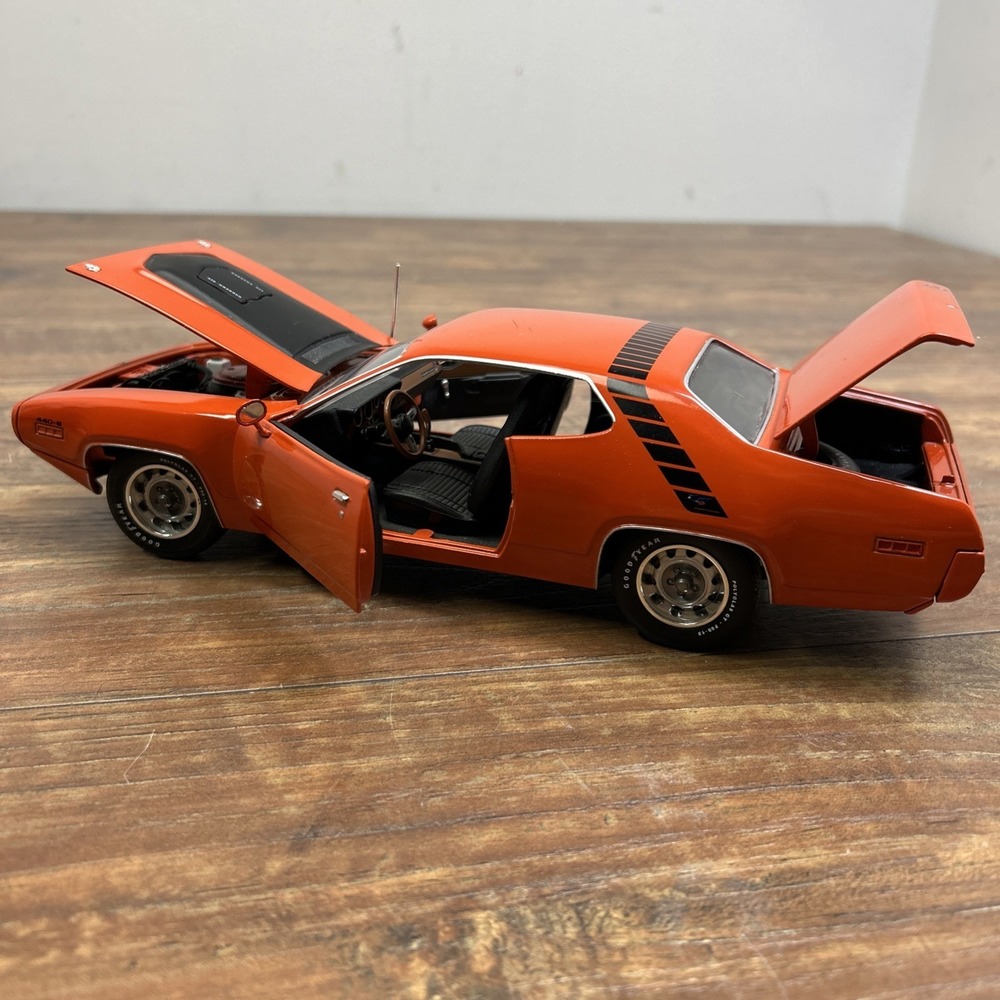 1971 PLYMOUTH ROADRUNNER CHASE BROWN BY ERTL / AMERICAN MUSCLE‎